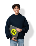 Freudiger Schüler macht Praktikum bei BioMarkt